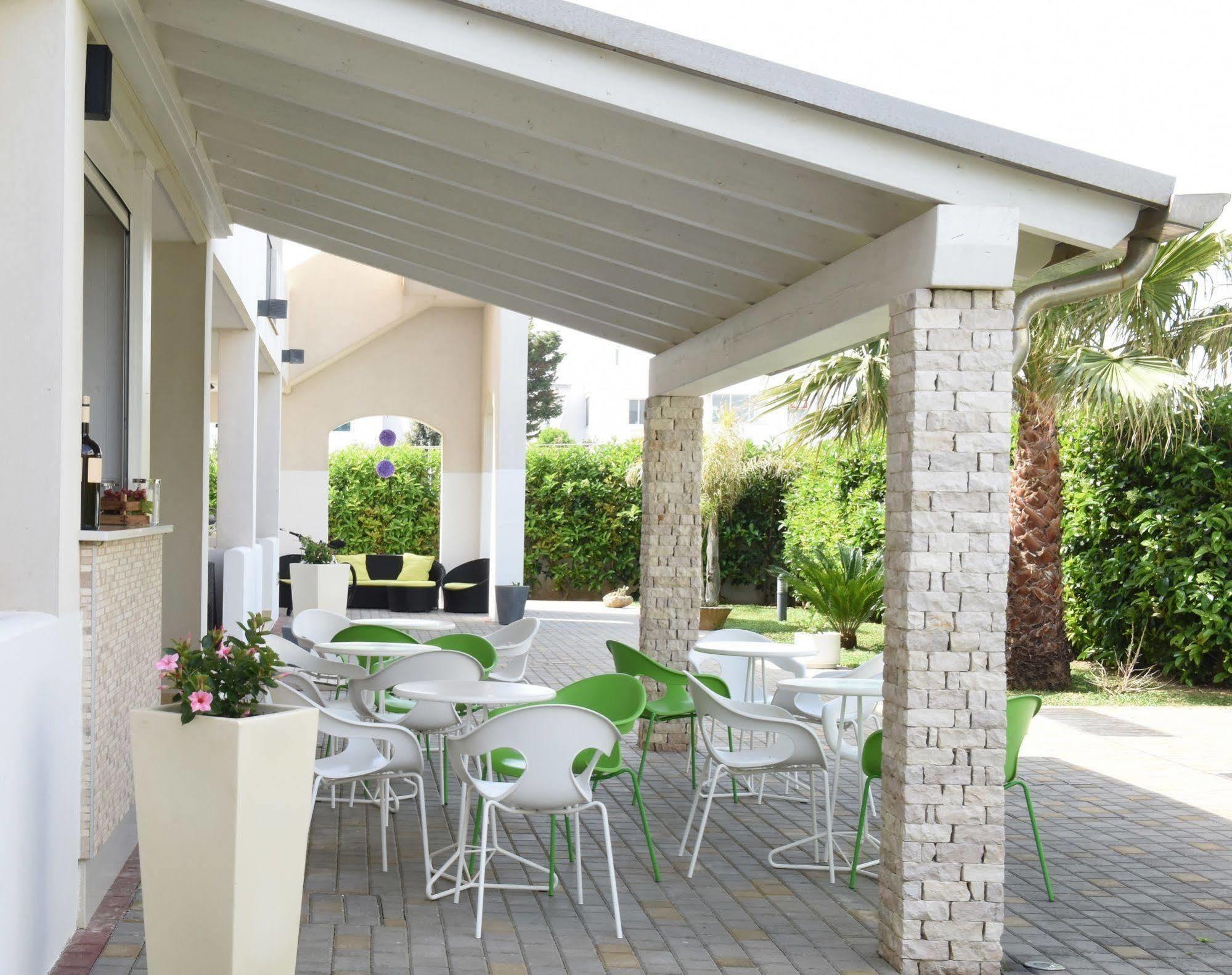 Donnosanto Aparthotel 3*